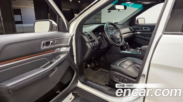 Ford Explorer 2017 — photo 10
