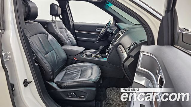 Ford Explorer 2017 — photo 11