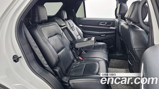 Ford Explorer 2017 — photo 12