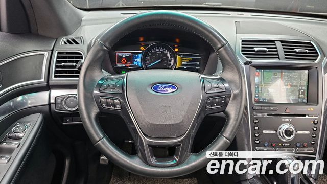 Ford Explorer 2017 — photo 14