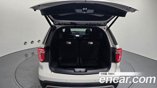 Ford Explorer 2017 — photo 20