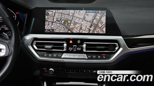 BMW 3-Series 2022 — photo 19