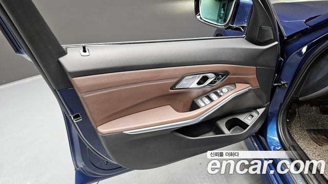 BMW 3-Series 2022 — photo 14
