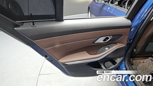 BMW 3-Series 2022 — photo 15