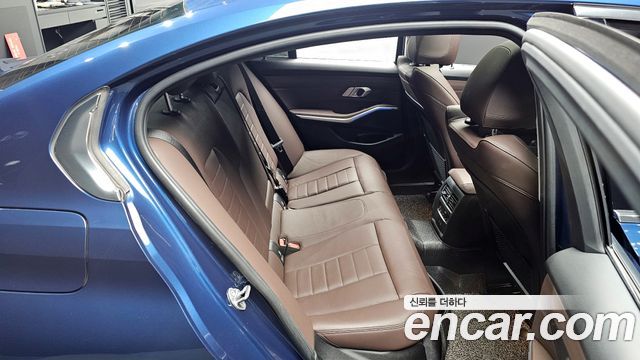 BMW 3-Series 2022 — photo 16