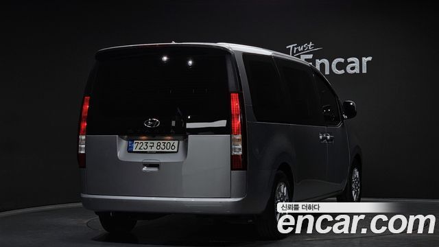 Hyundai Staria 2022 — photo 2