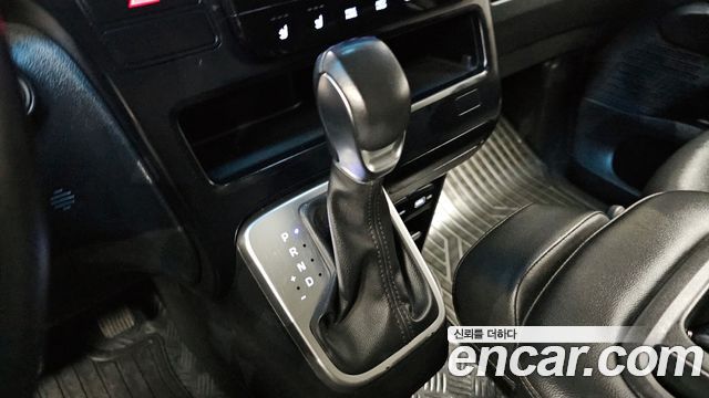Hyundai Staria 2022 — photo 9