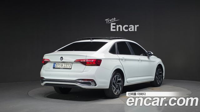 Volkswagen Jetta 2023 — photo 2