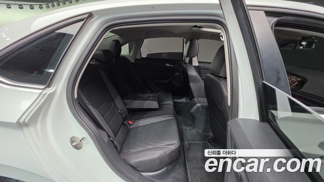 Volkswagen Jetta 2023 — photo 25