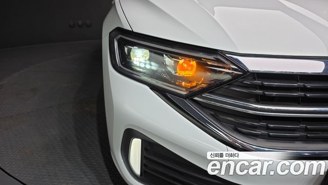 Volkswagen Jetta 2023 — photo 8