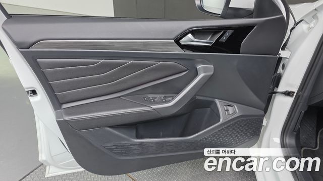 Volkswagen Jetta 2023 — photo 14
