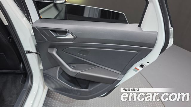 Volkswagen Jetta 2023 — photo 15