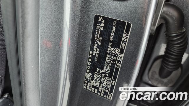 Genesis G80 2019 — photo 28
