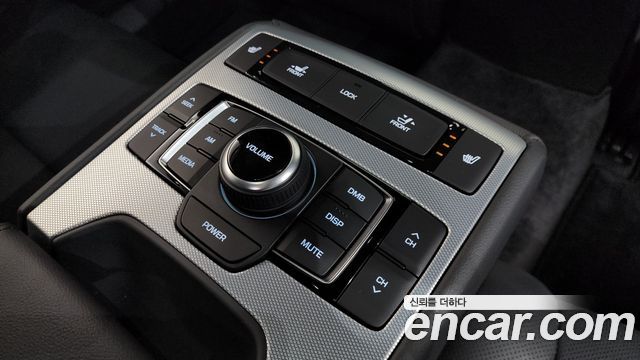 Genesis G80 2019 — photo 32
