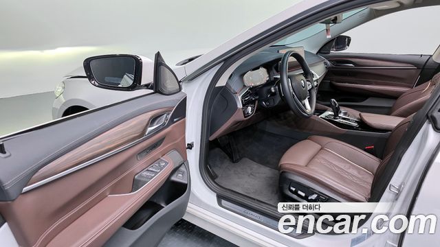 BMW Gran Turismo 2023 — photo 13