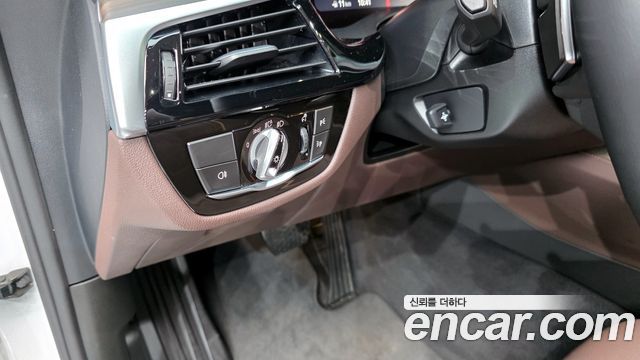 BMW Gran Turismo 2023 — photo 23