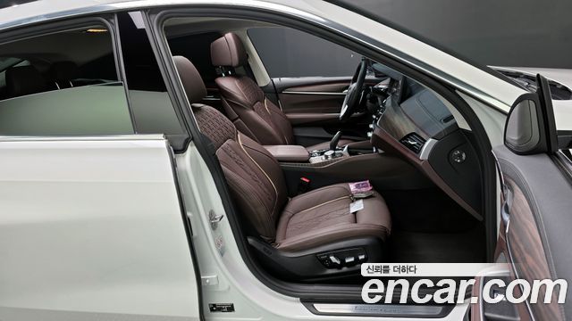 BMW Gran Turismo 2023 — photo 16