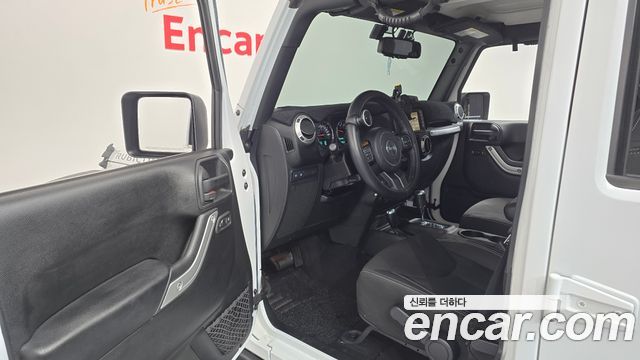 Jeep Wrangler 2016 — photo 10
