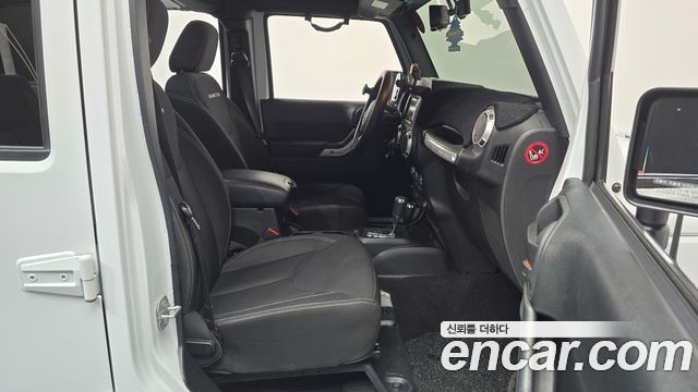 Jeep Wrangler 2016 — photo 11