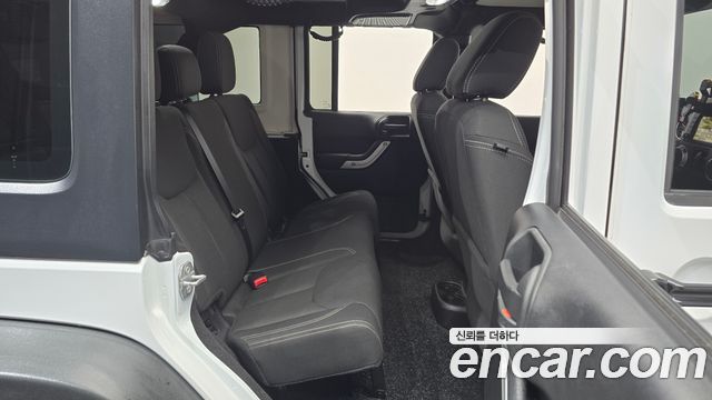Jeep Wrangler 2016 — photo 12