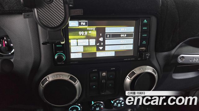 Jeep Wrangler 2016 — photo 14