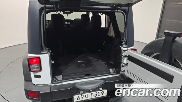 Jeep Wrangler 2016 — photo 20