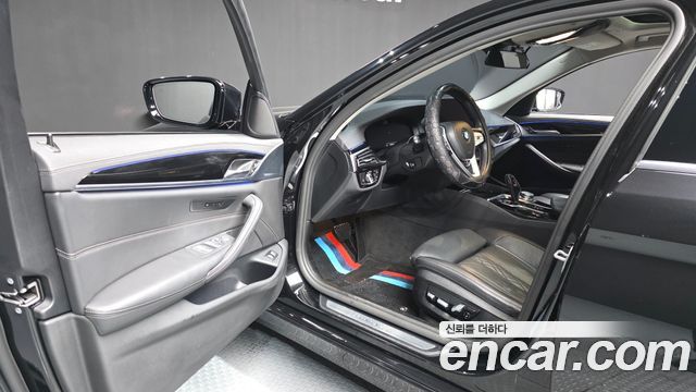 BMW 5-Series 2021 — photo 13