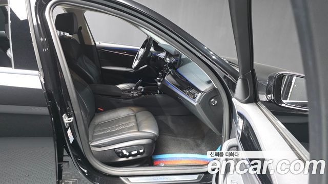 BMW 5-Series 2021 — photo 17