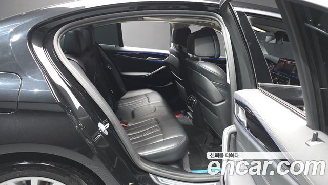 BMW 5-Series 2021 — photo 18