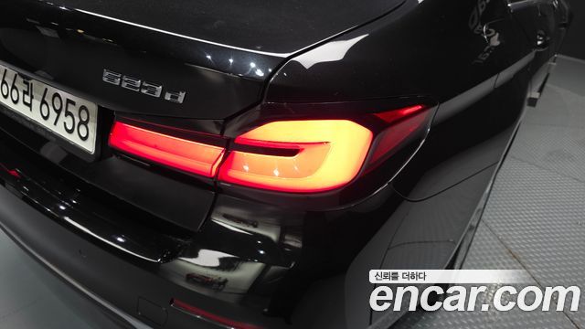 BMW 5-Series 2021 — photo 9