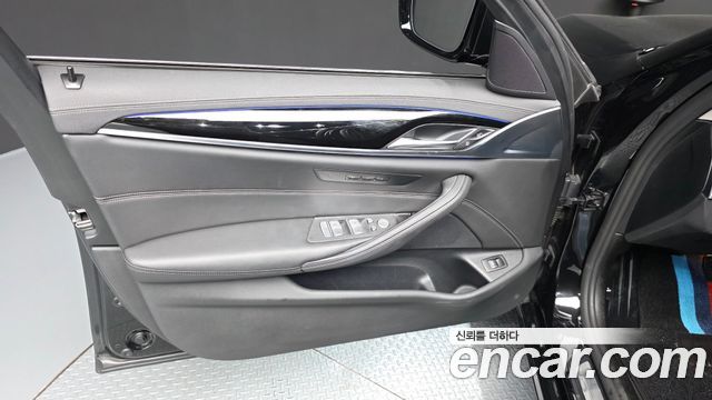 BMW 5-Series 2021 — photo 14
