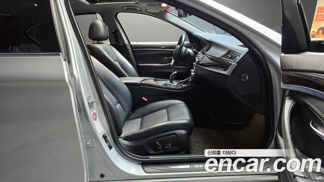 BMW 5-Series 2014 — photo 11