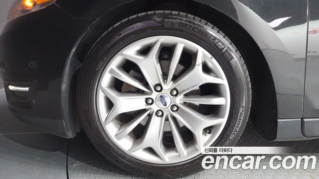 Ford Taurus 2015 — photo 5