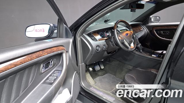 Ford Taurus 2015 — photo 11