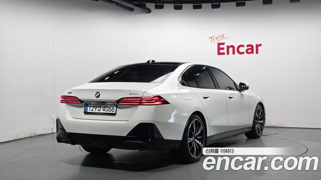 BMW 5-Series 2025 — photo 2