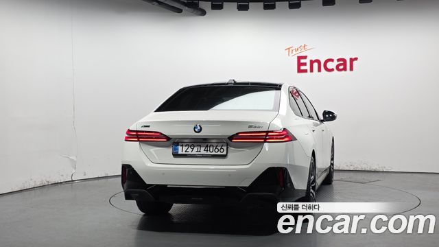 BMW 5-Series 2025 — photo 4