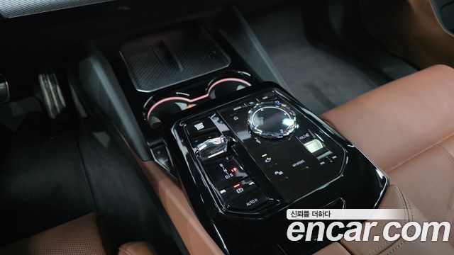 BMW 5-Series 2025 — photo 9