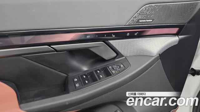 BMW 5-Series 2025 — photo 14