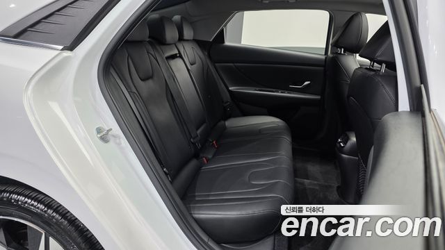 Hyundai AVANTE 2022 — photo 18