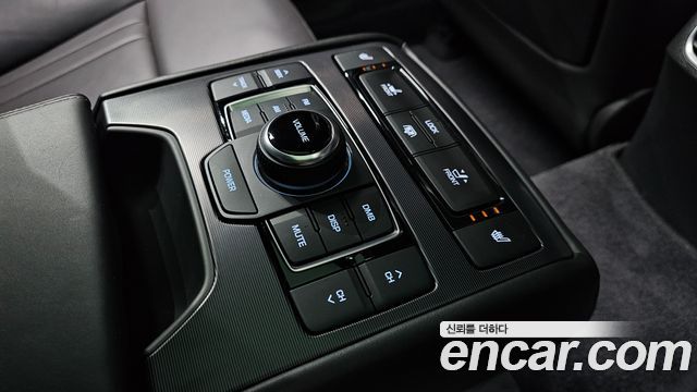 Genesis G80 2018 — photo 25