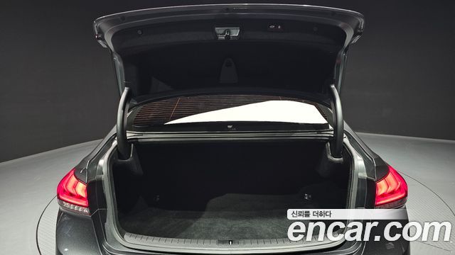Genesis G80 2018 — photo 26