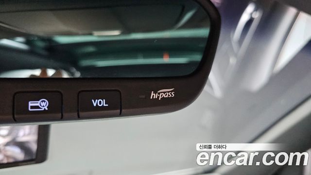 Genesis G80 2018 — photo 27