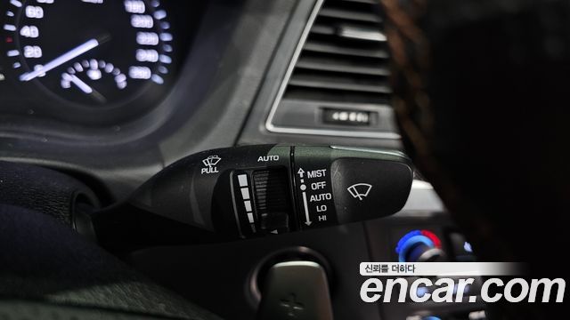 Genesis G80 2018 — photo 32