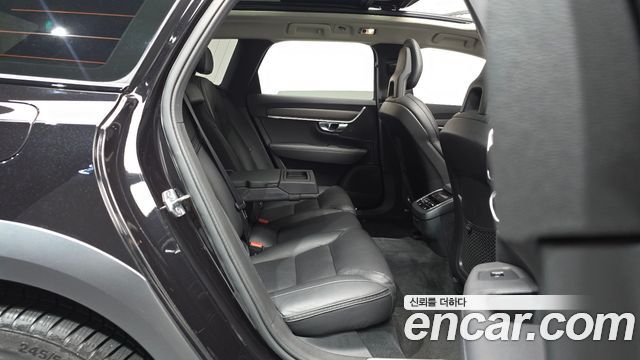 Volvo V90 2018 — photo 18