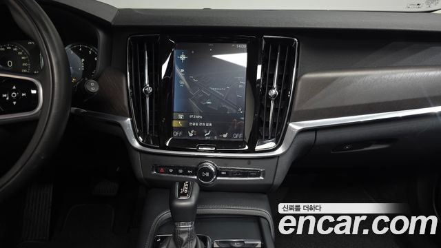 Volvo V90 2018 — photo 20