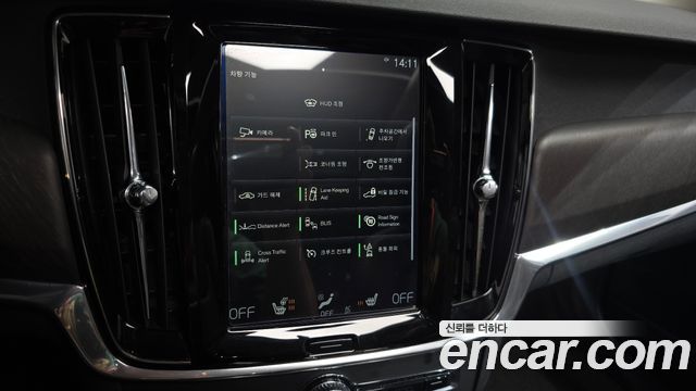 Volvo V90 2018 — photo 23