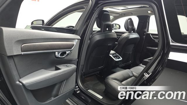 Volvo V90 2018 — photo 16