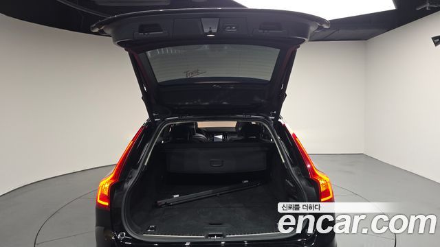 Volvo V90 2018 — photo 30