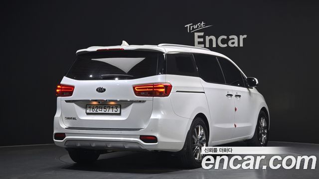 Kia Canival 2019 — photo 2