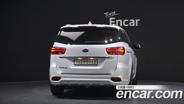 Kia Canival 2019 — photo 4